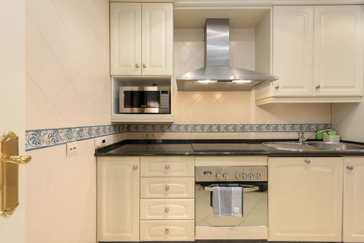 Appartement te koop in Elviria | 2 slaapkamers H5412343