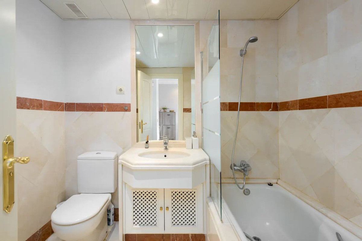 Appartement te koop in Elviria | 2 slaapkamers H5412343