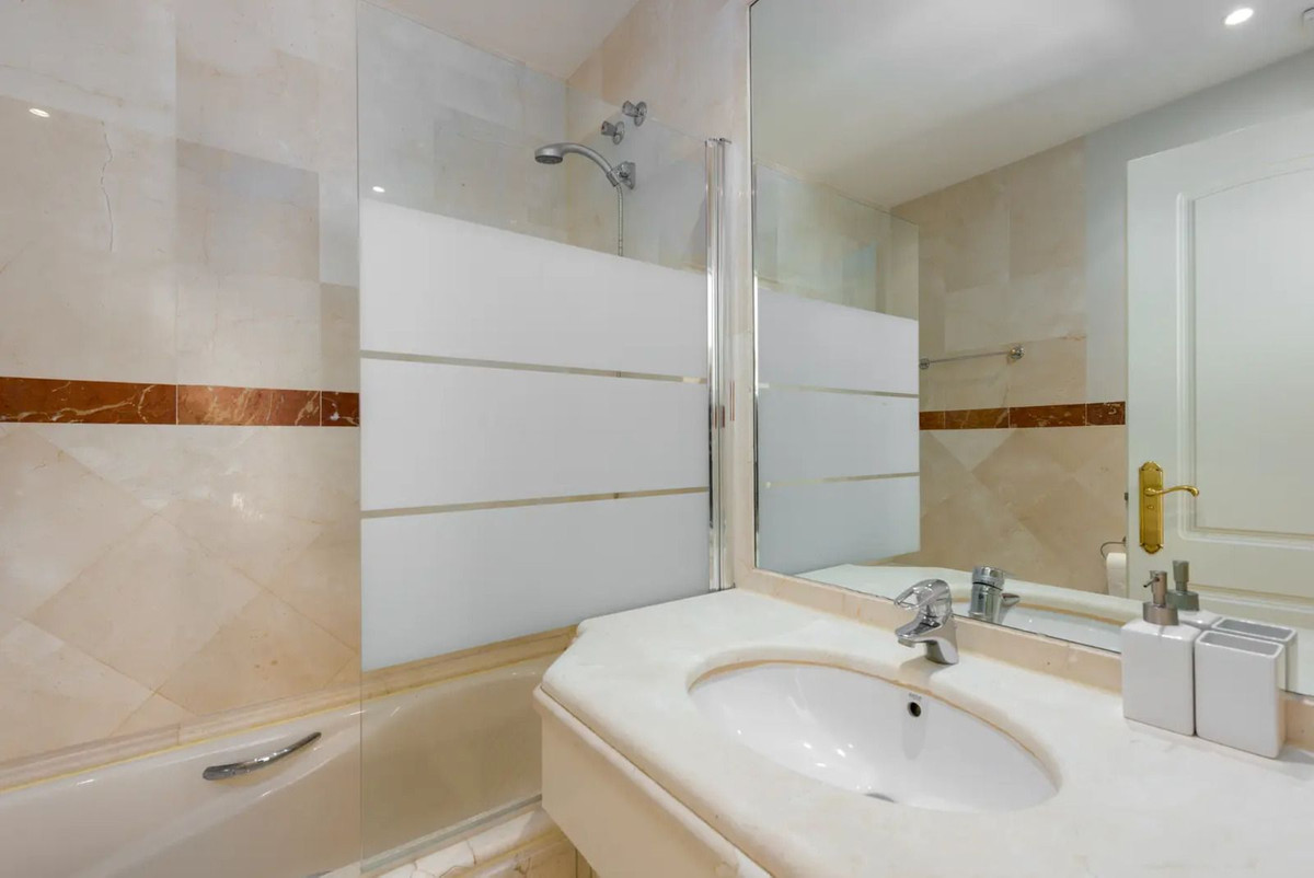 Appartement te koop in Elviria | 2 slaapkamers H5412343