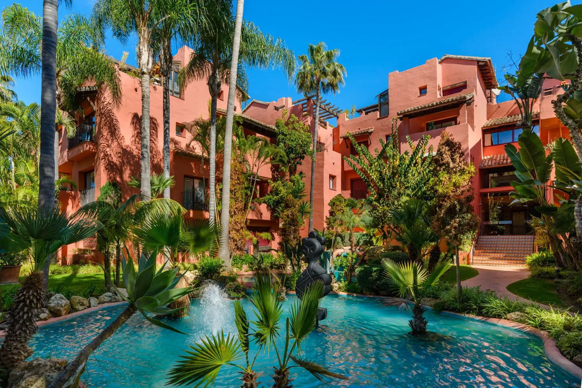 Appartement te koop in Elviria | 2 slaapkamers H5412343