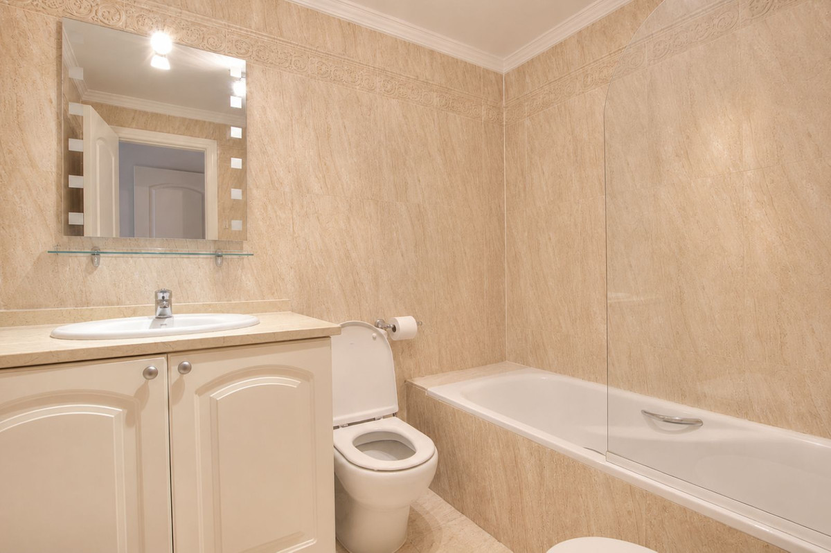 Appartement te koop in Elviria | 2 slaapkamers H5421196
