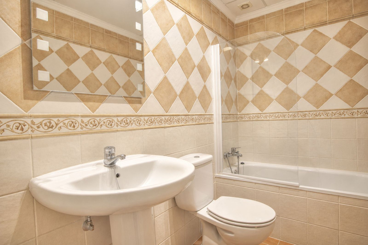 Appartement te koop in Elviria | 2 slaapkamers H5421196