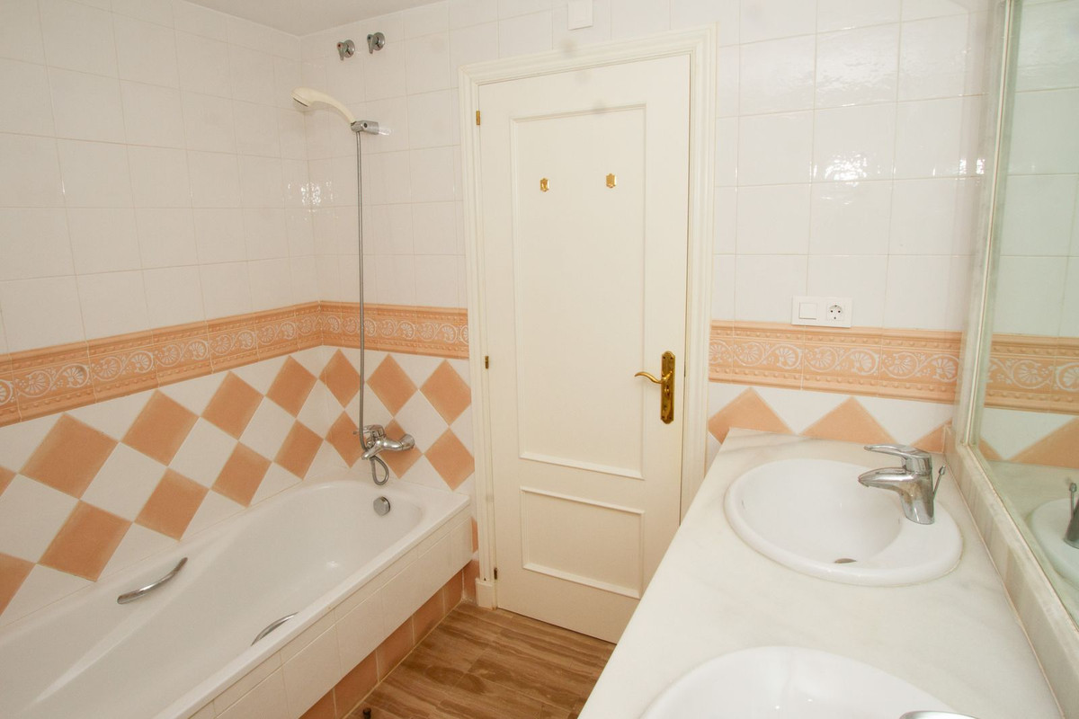 Finca - Cortijo te koop in Elviria | 3 slaapkamers H5422522
