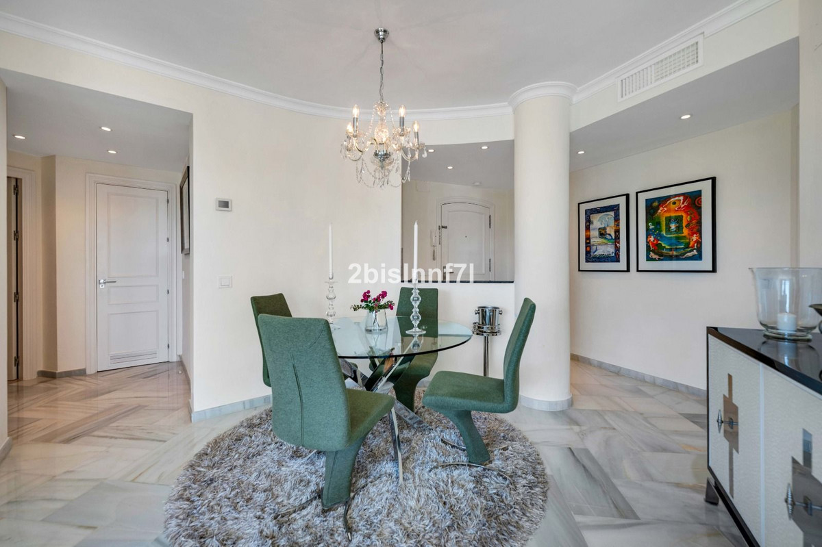 Appartement te koop in Elviria | 3 slaapkamers H5430472