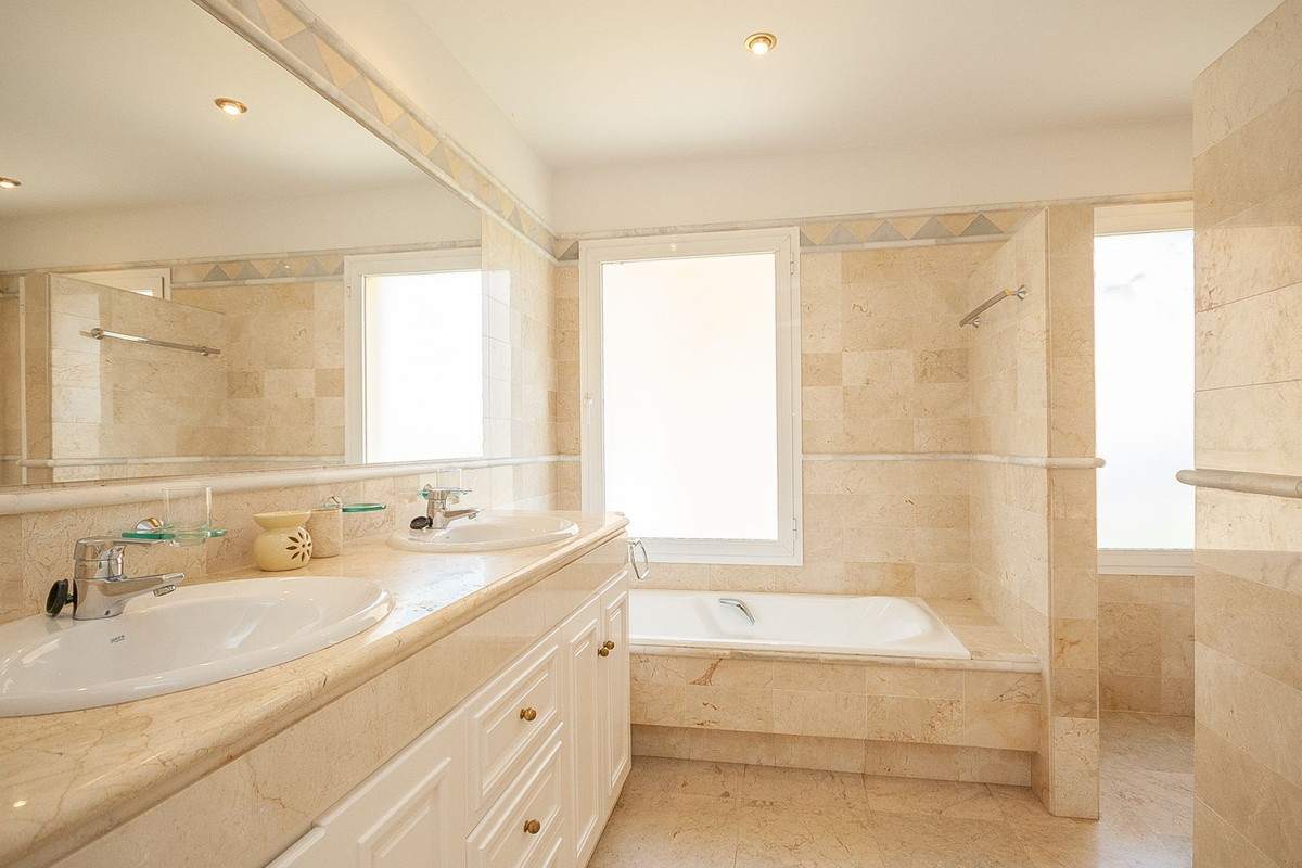 Appartement te koop in Elviria | 3 slaapkamers H5438512