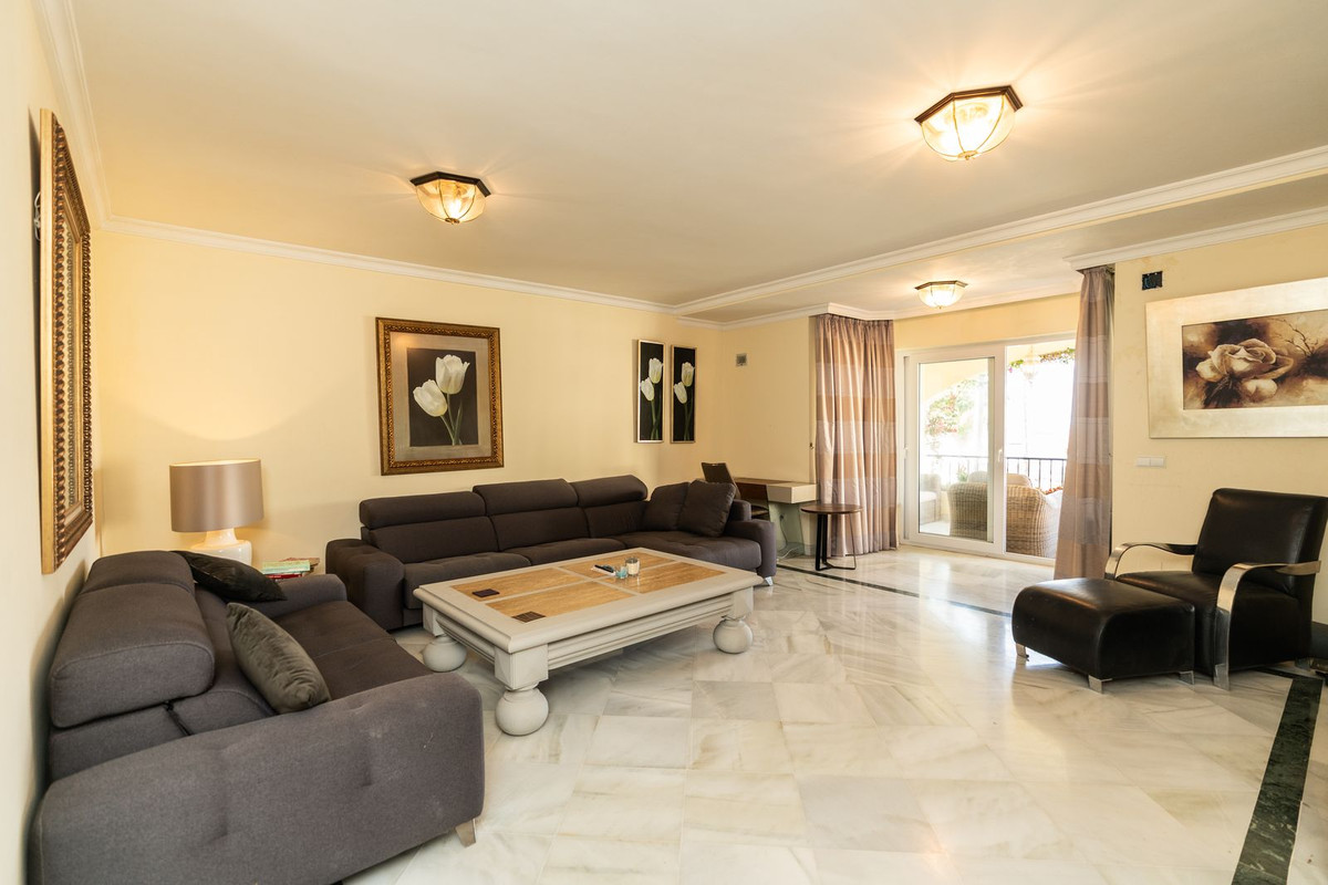 Appartement te koop in Elviria | 2 slaapkamers H5448259
