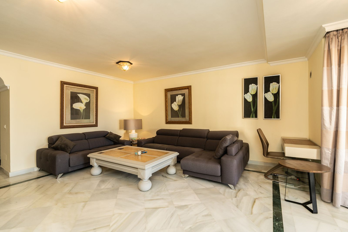 Appartement te koop in Elviria | 2 slaapkamers H5448259