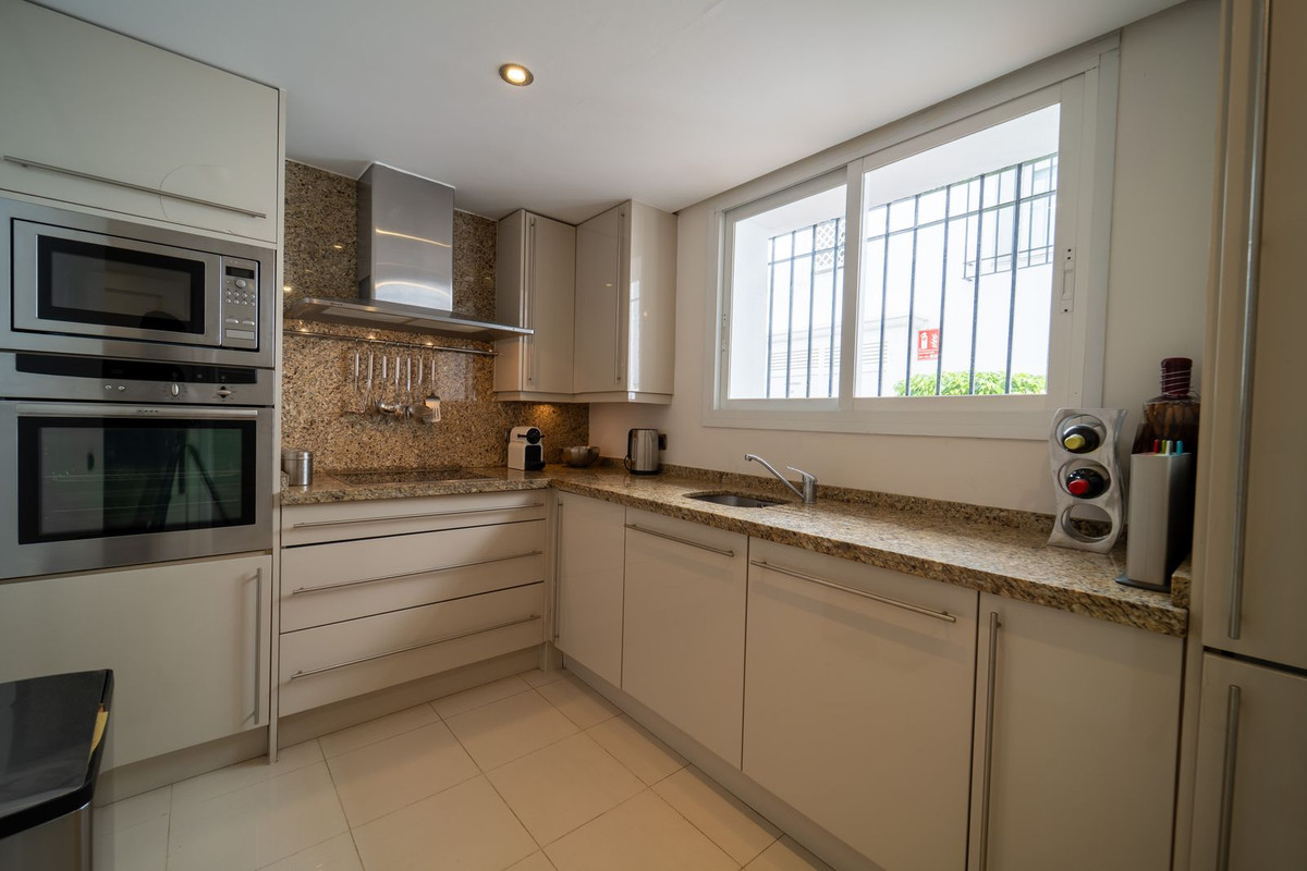Appartement te koop in Elviria | 3 slaapkamers H5472973