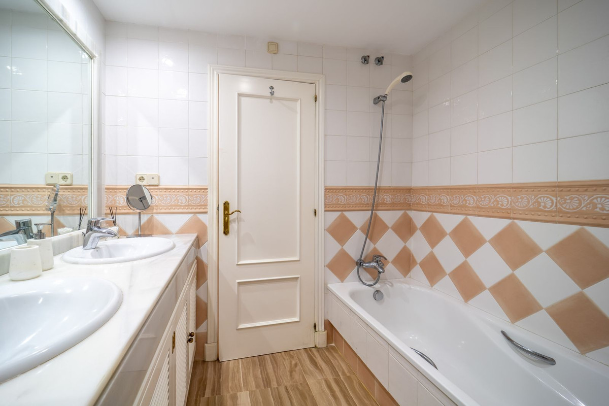 Appartement te koop in Elviria | 3 slaapkamers H5477959