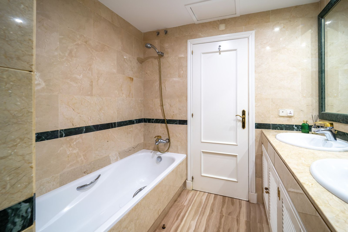 Appartement te koop in Elviria | 3 slaapkamers H5477959
