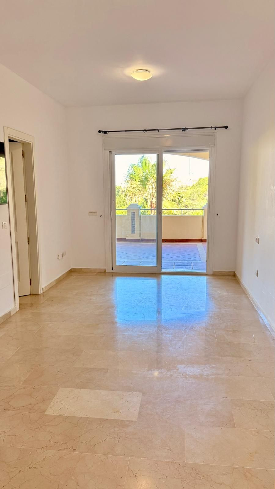 Appartement te koop in Elviria | 2 slaapkamers H5480428