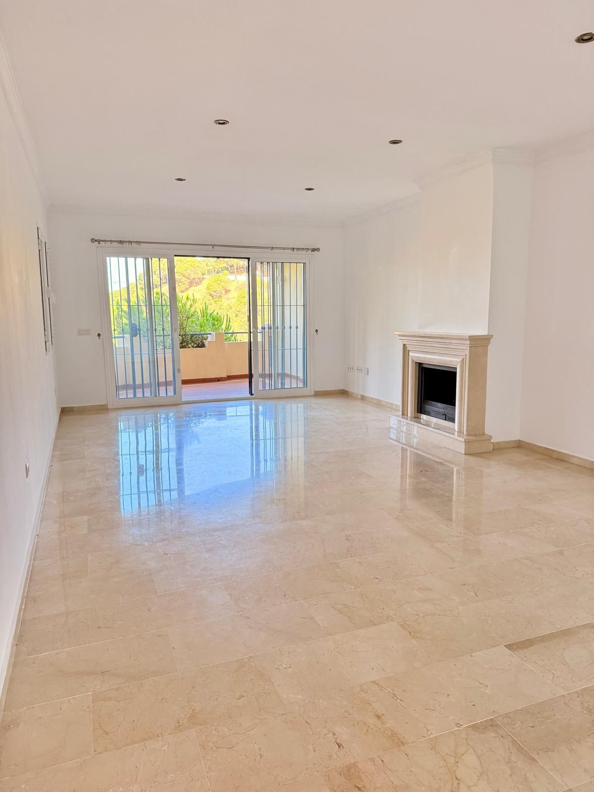 Appartement te koop in Elviria | 2 slaapkamers H5480428