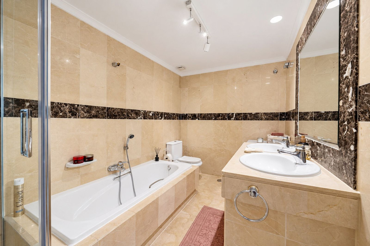 Appartement te koop in Elviria | 2 slaapkamers H5482717