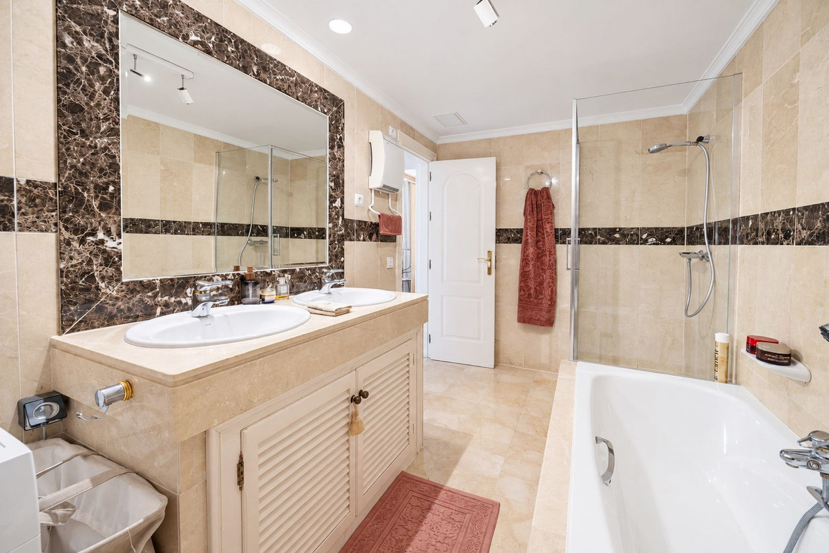Appartement te koop in Elviria | 2 slaapkamers H5482717