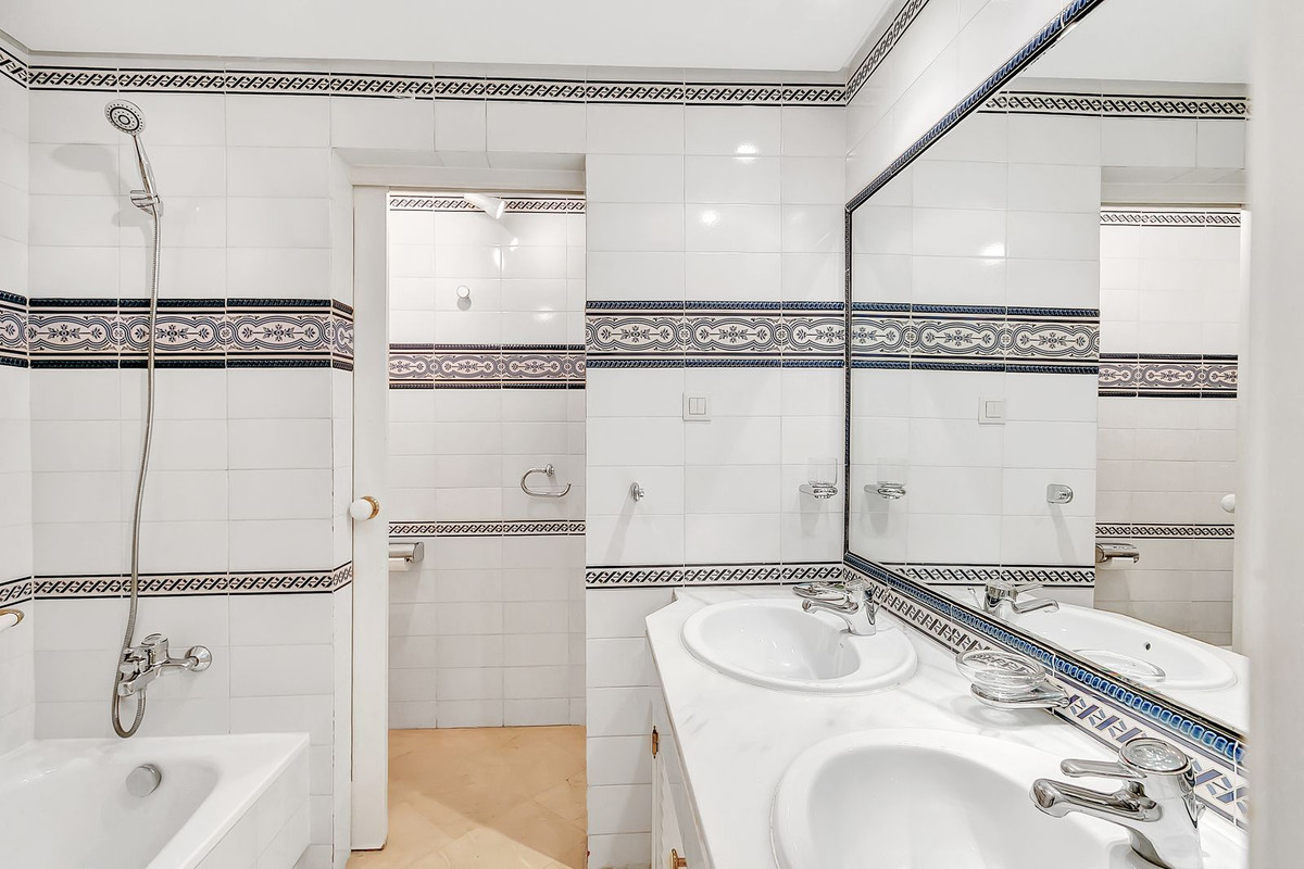 Appartement te koop in Elviria | 2 slaapkamers H5492641
