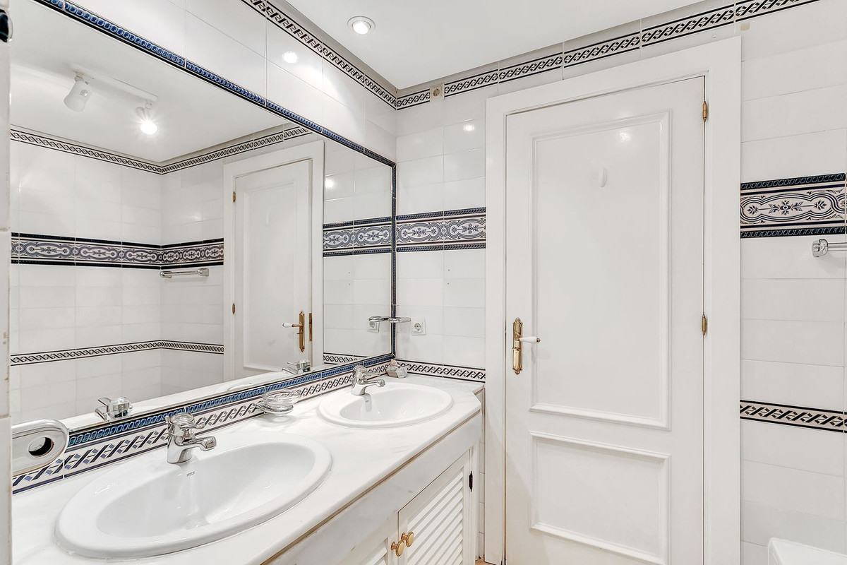Appartement te koop in Elviria | 2 slaapkamers H5492641