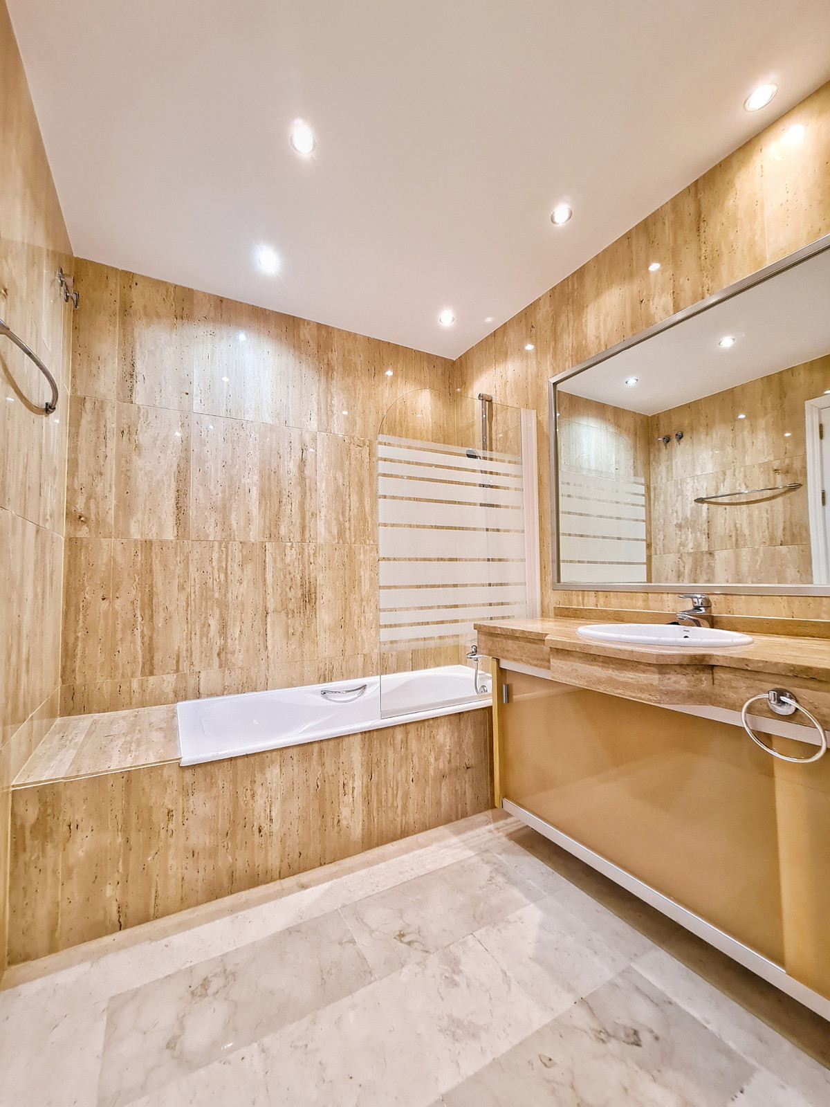 Appartement te koop in Elviria | 3 slaapkamers H5496148