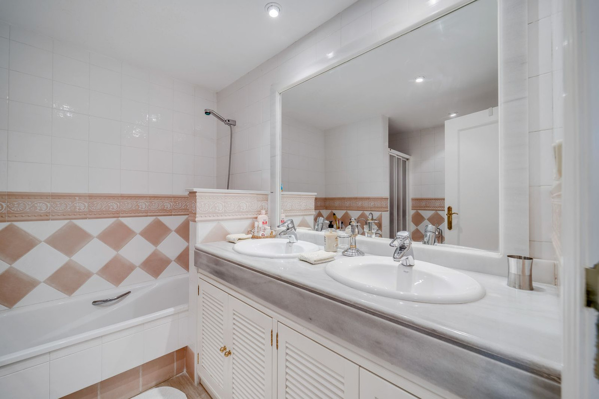 Appartement te koop in Elviria | 2 slaapkamers H5511535