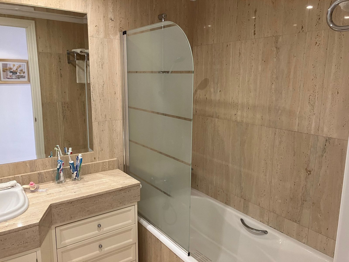 Appartement te koop in Elviria | 2 slaapkamers H5516035