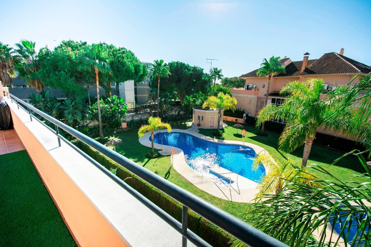 Appartement te koop in Elviria | 2 slaapkamers H5530429