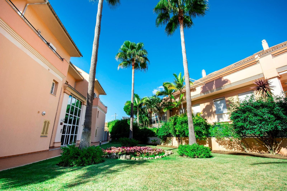 Appartement te koop in Elviria | 2 slaapkamers H5530429