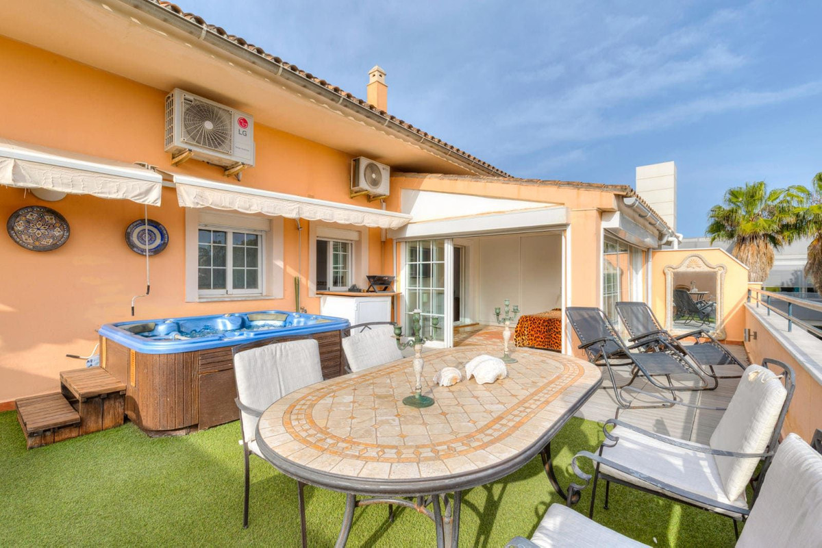 Appartement te koop in Elviria | 2 slaapkamers H5530429