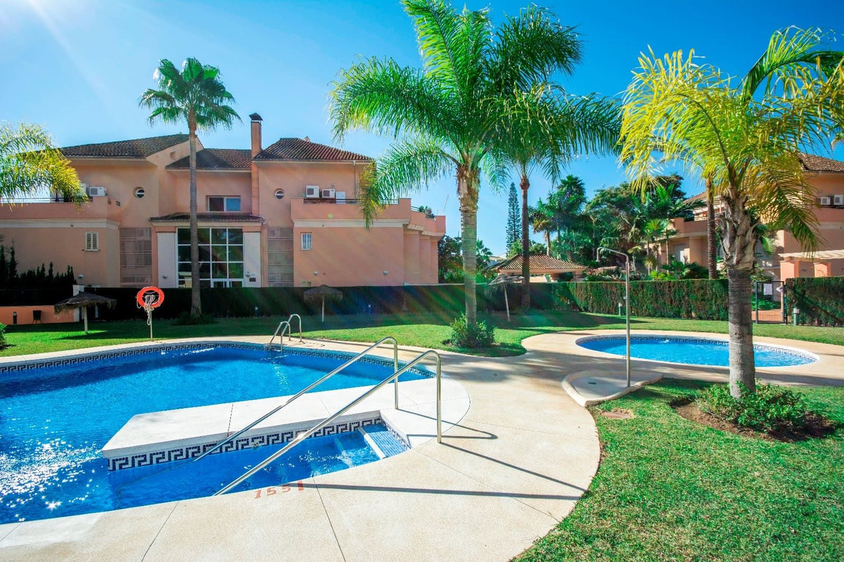 Appartement te koop in Elviria | 2 slaapkamers H5530429