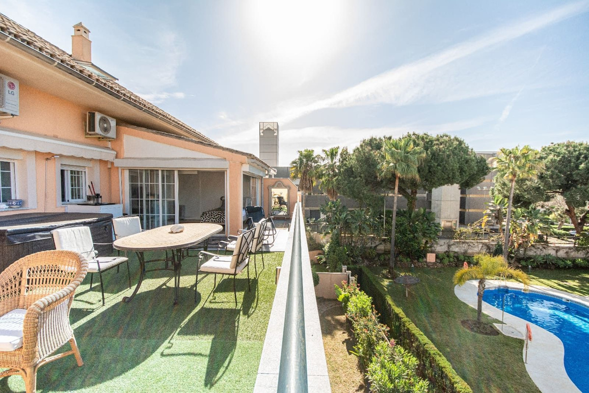 Appartement te koop in Elviria | 2 slaapkamers H5530429