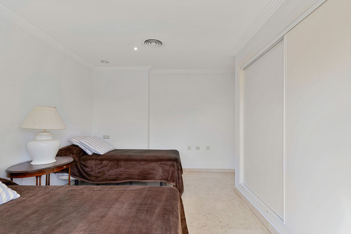 Appartement te koop in Elviria | 2 slaapkamers H5530429