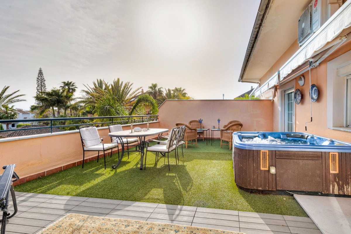 Appartement te koop in Elviria | 2 slaapkamers H5530429