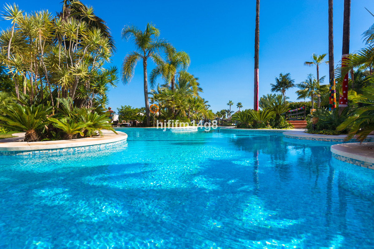 Appartement te koop in Estepona | 2 slaapkamers H4687477