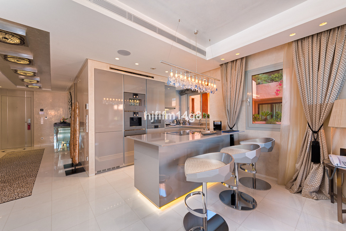 Appartement te koop in Estepona | 2 slaapkamers H4687477