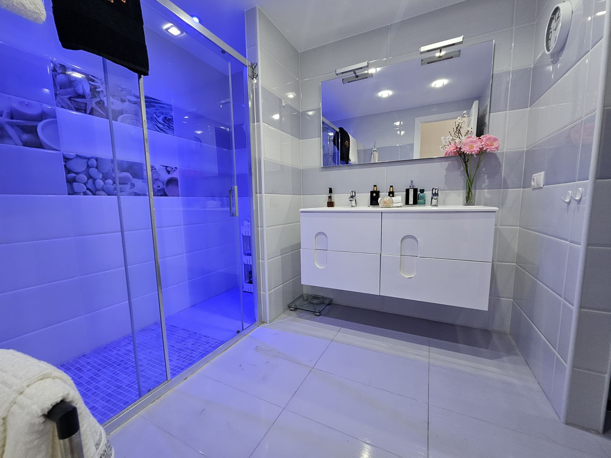Penthouse te koop in Estepona | 2 slaapkamers H4827676