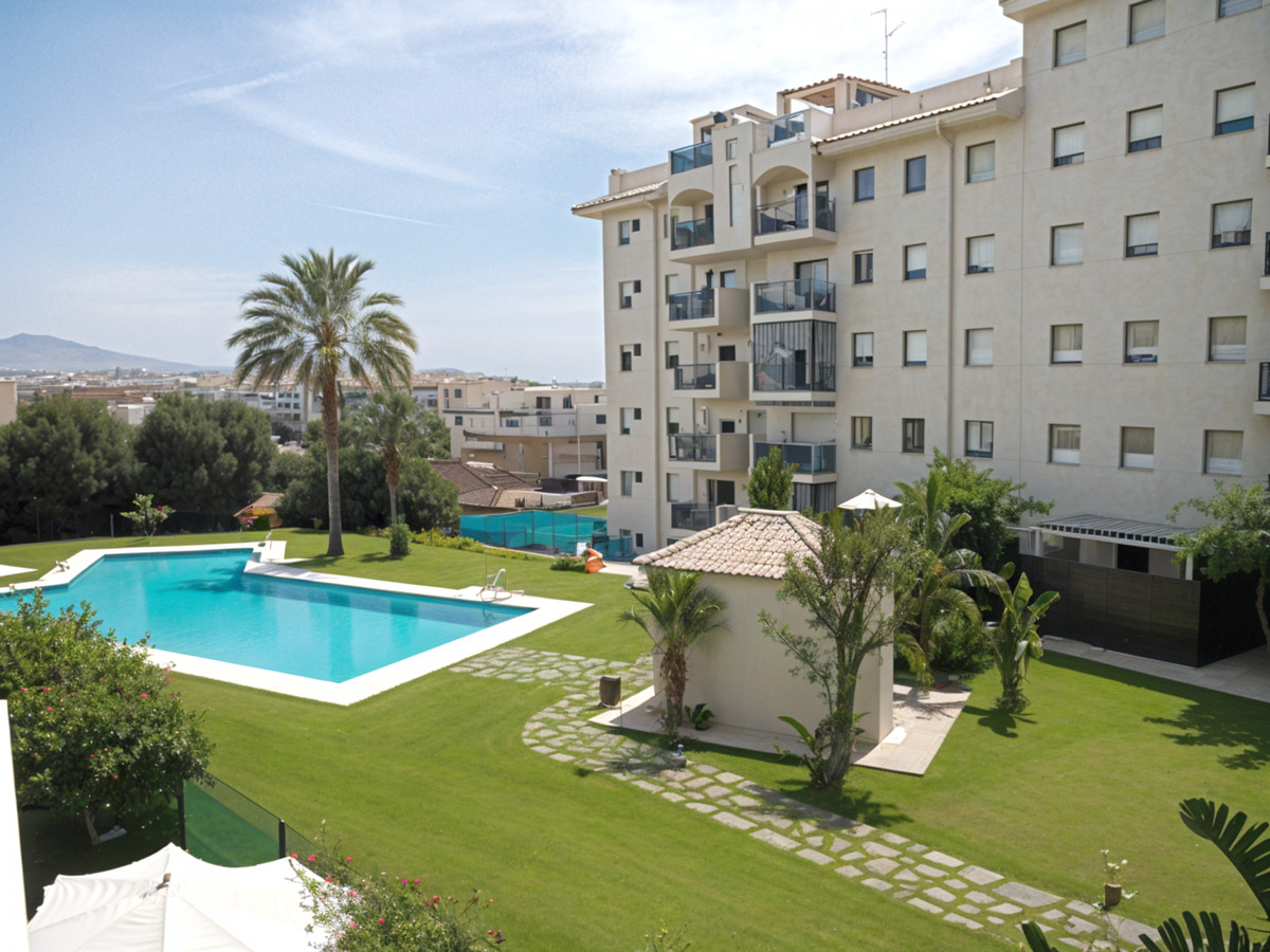 Tussenverdieping Appartement in Estepona-1