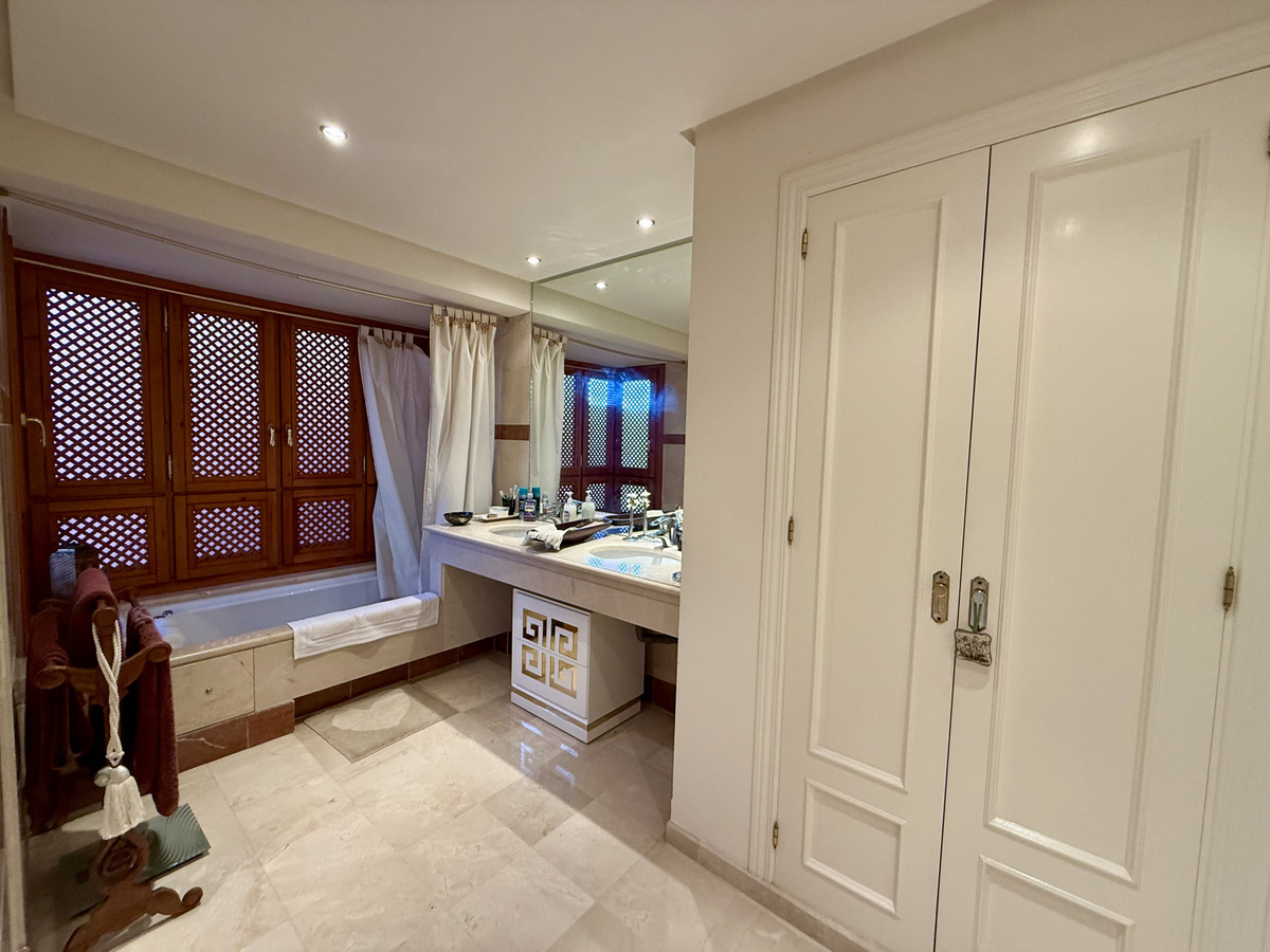 Appartement te koop in Estepona | 3 slaapkamers H4921405