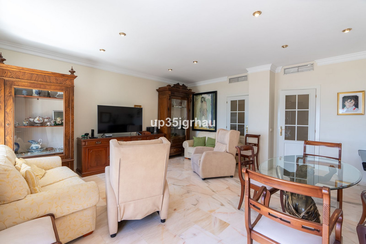 Appartement te koop in Estepona | 3 slaapkamers H4958086