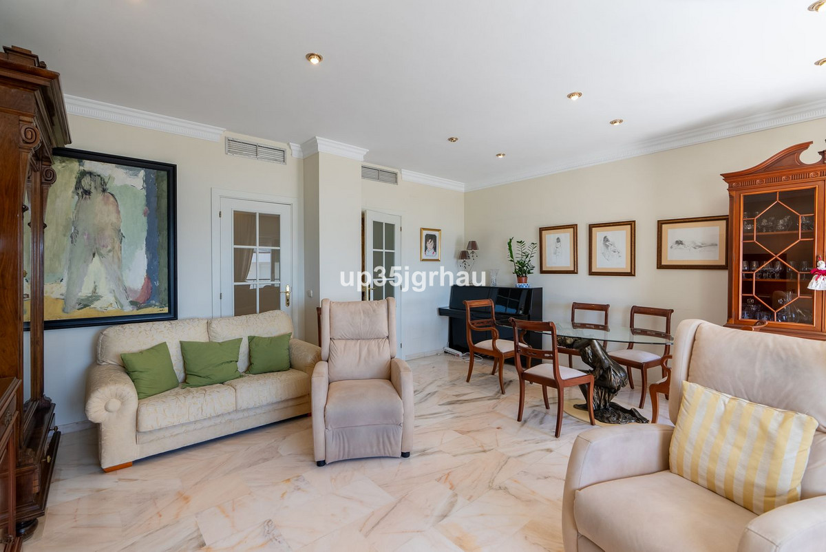 Appartement te koop in Estepona | 3 slaapkamers H4958086