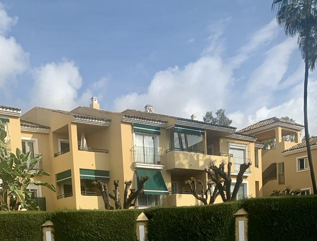 Tussenverdieping Appartement in Guadalmina Baja-1