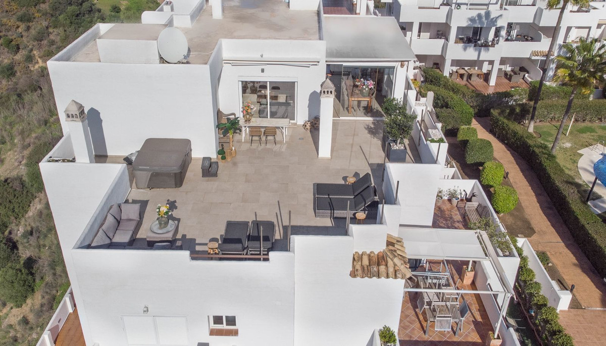Penthouse Duplex for sale in Estepona | 4 bedrooms H5025922