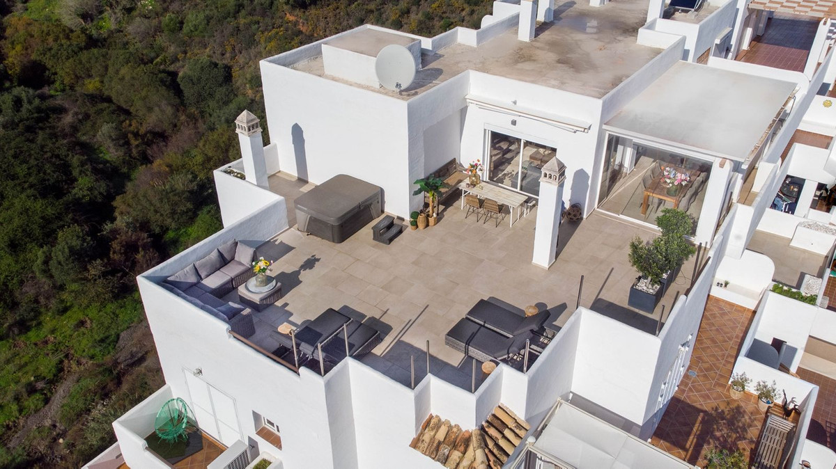 Penthouse Duplex for sale in Estepona | 4 bedrooms H5025922