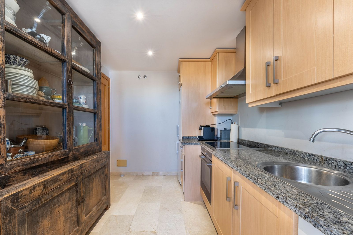 Penthouse Duplex for sale in Estepona | 4 bedrooms H5025922