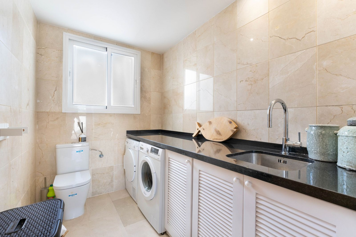 Penthouse Duplex for sale in Estepona | 4 bedrooms H5025922