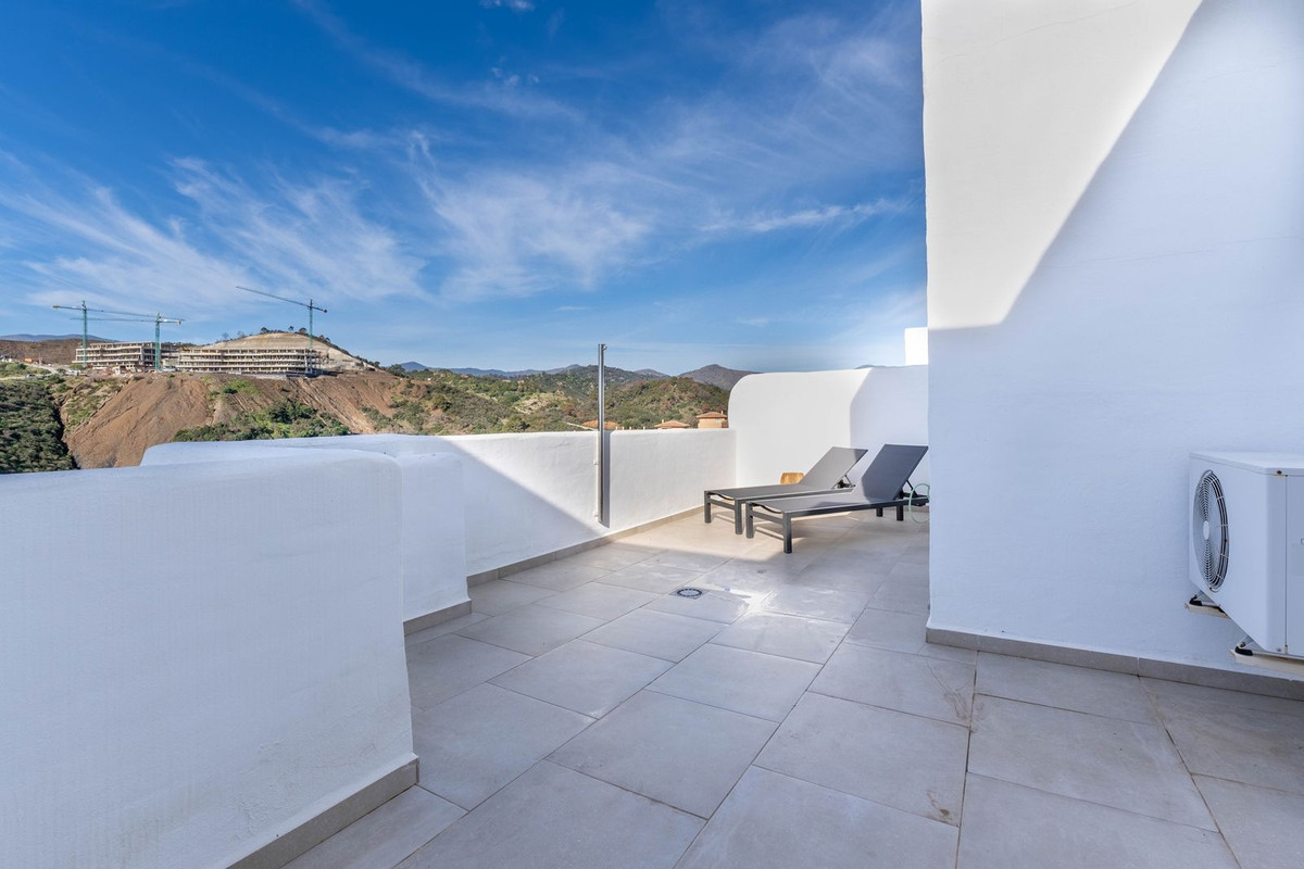 Penthouse Duplex for sale in Estepona | 4 bedrooms H5025922