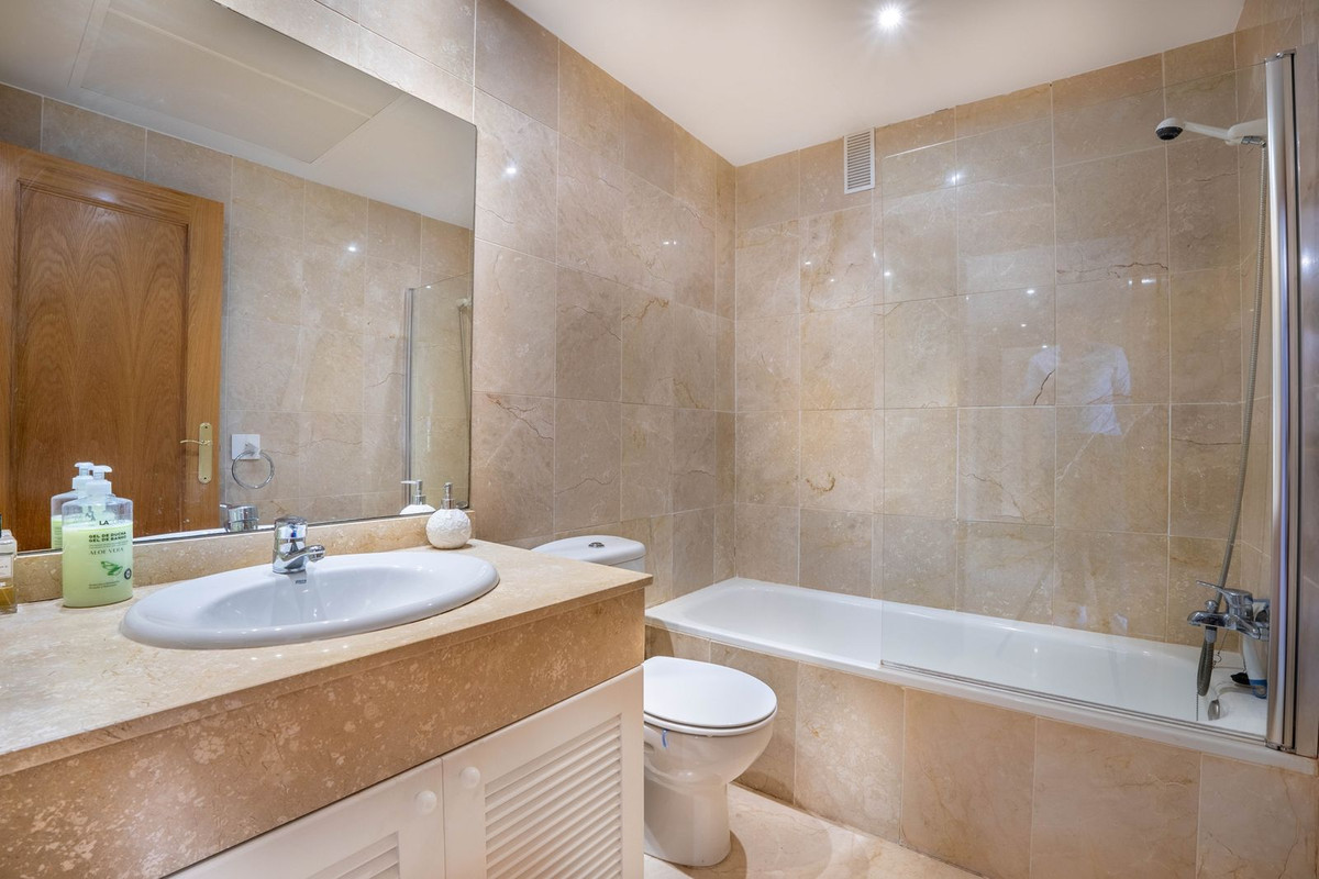 Penthouse Duplex for sale in Estepona | 4 bedrooms H5025922