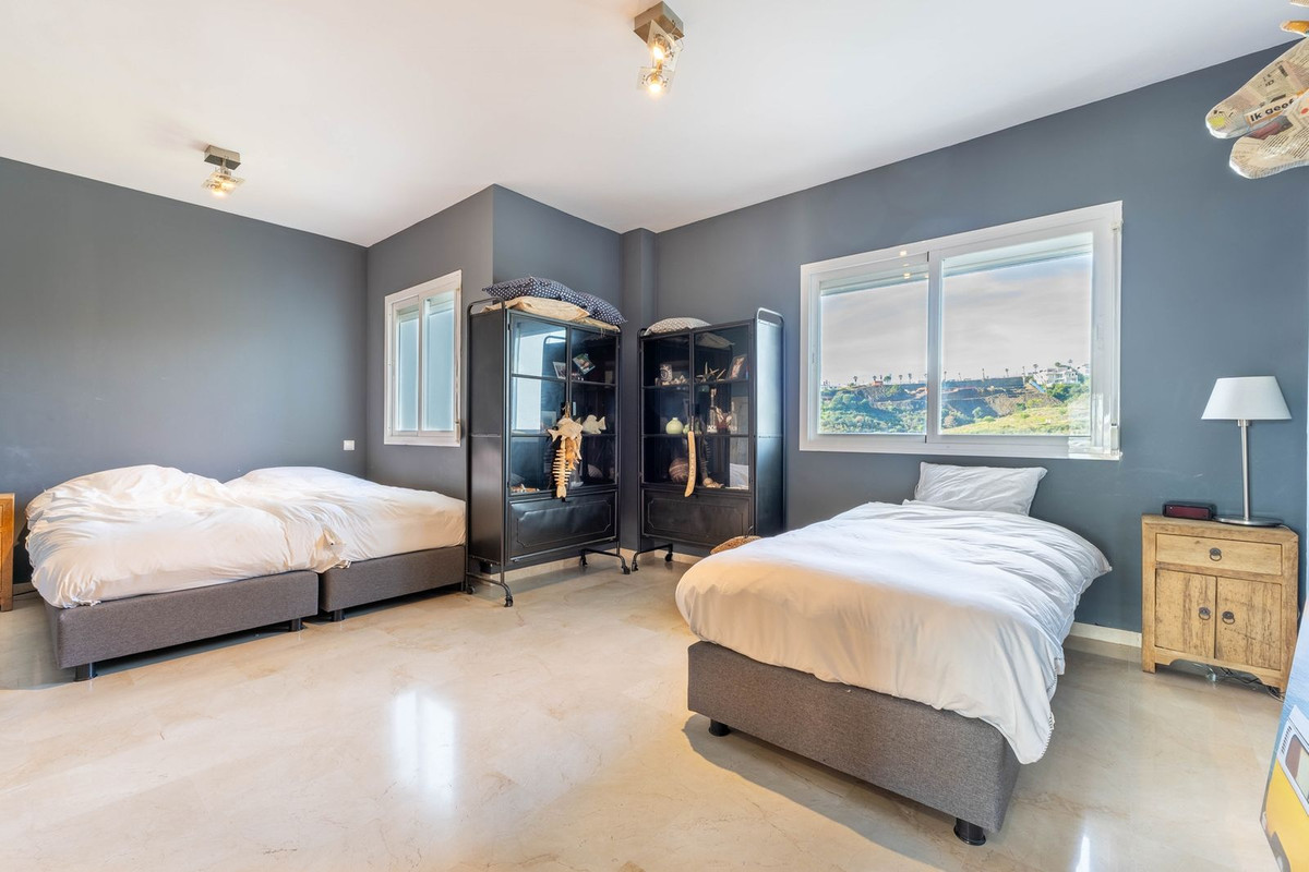 Penthouse Duplex for sale in Estepona | 4 bedrooms H5025922