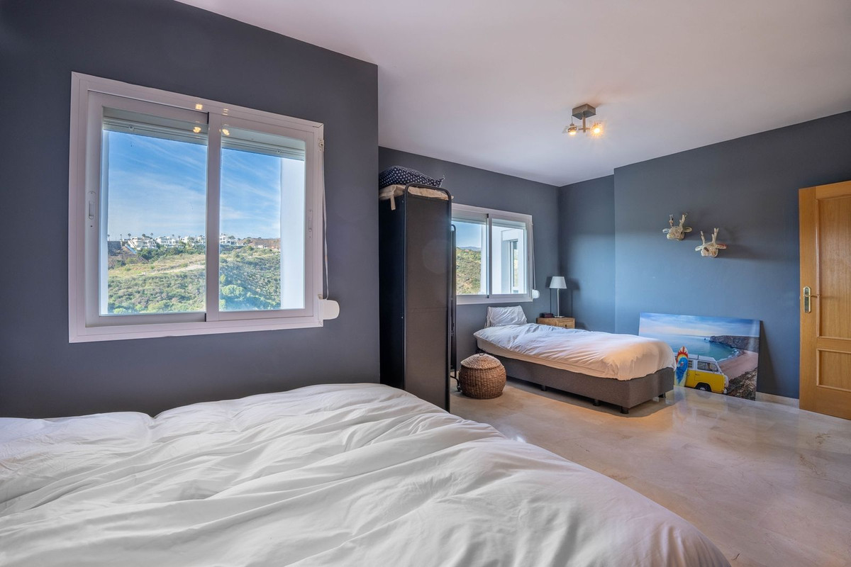 Penthouse Duplex for sale in Estepona | 4 bedrooms H5025922