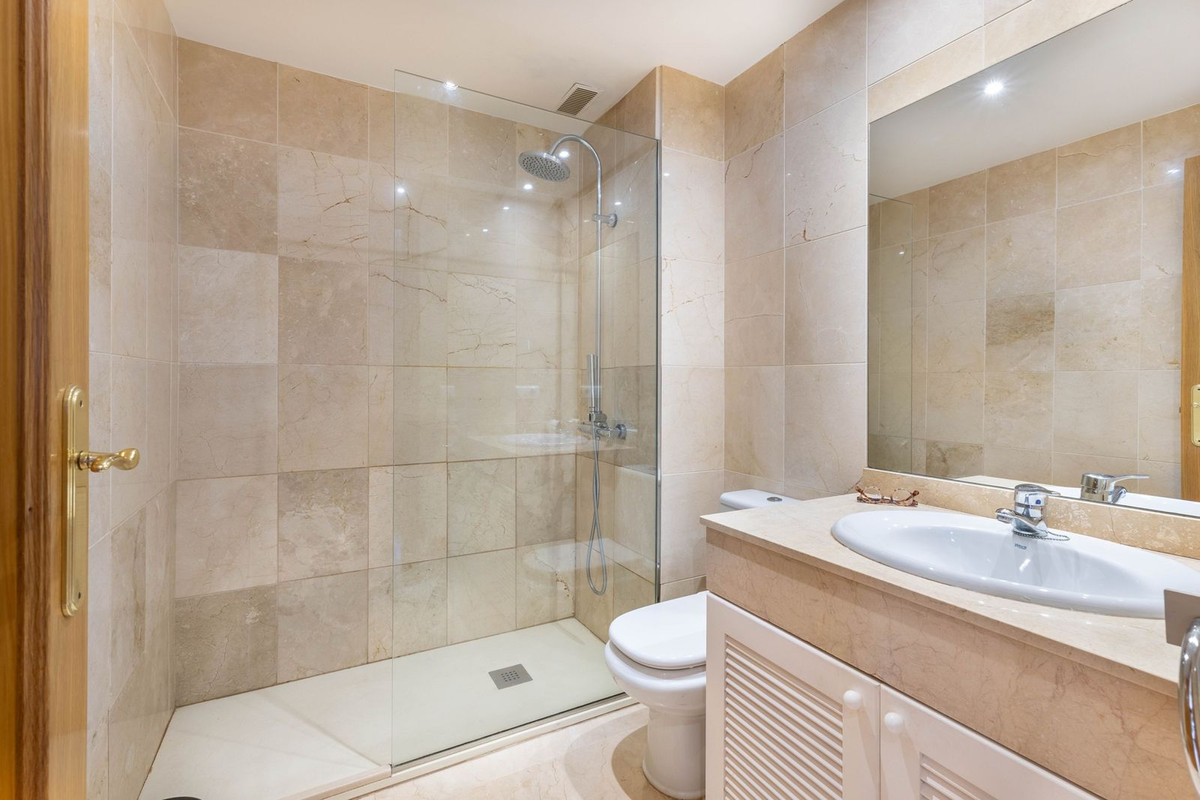Penthouse Duplex for sale in Estepona | 4 bedrooms H5025922