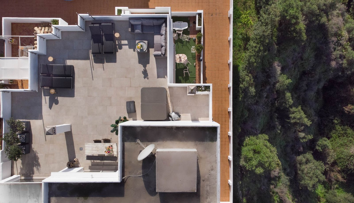 Penthouse Duplex for sale in Estepona | 4 bedrooms H5025922