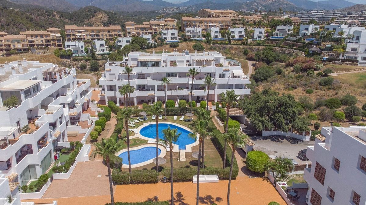 Penthouse Duplex for sale in Estepona | 4 bedrooms H5025922