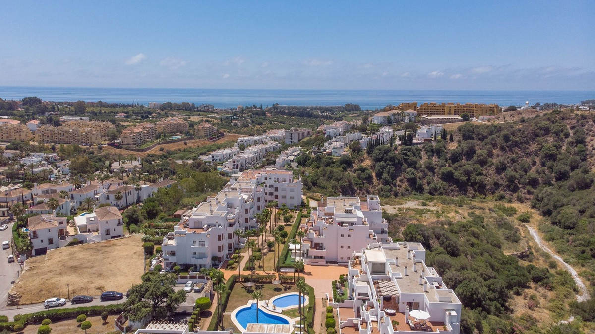 Penthouse Duplex for sale in Estepona | 4 bedrooms H5025922